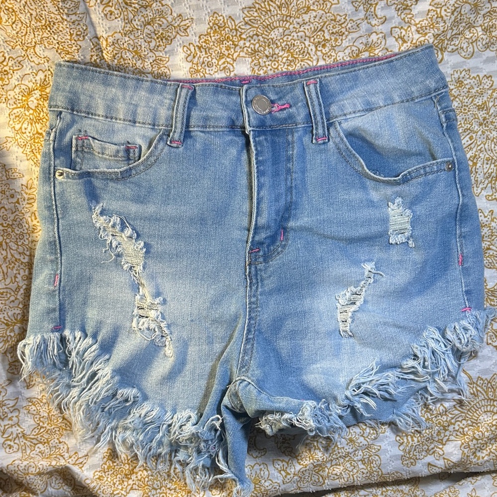 Trendy Frayed Hem Jean Shorts